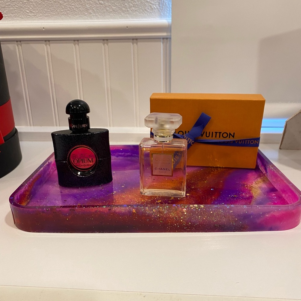 Glitzy pink resin tray
